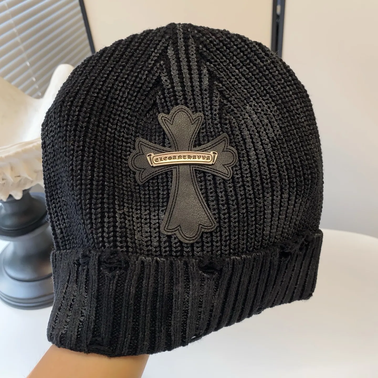 🆕25 autumn and winter new style ⚜️Cro heart cross logo knitted hat 🛒Korean style versatile and fashionable style ✨Beige Gray Brown Black